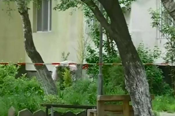 30-годишен от София от 20 часа е барикадиран в апартамента си в Люлин
