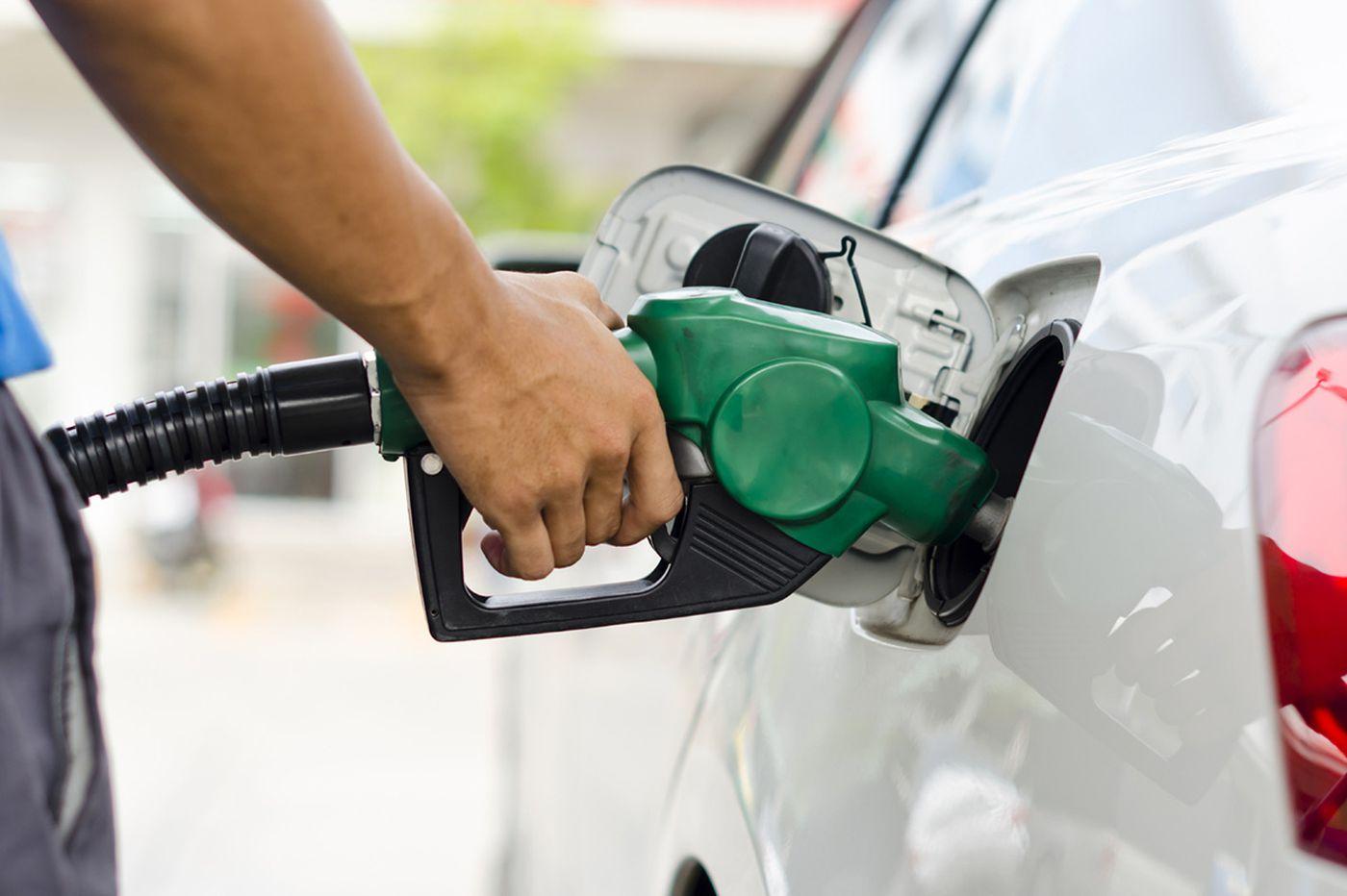 Обсъждат предложение: От 1 юни 25 ст. отстъпка на литър бензин за физически