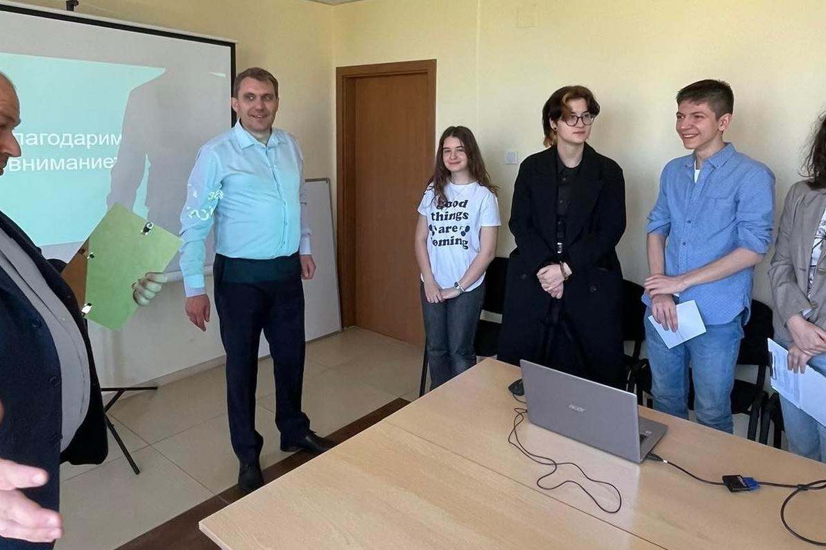 Ученици от Математическата гимназия в София впечатлиха с познания за ВЕИ