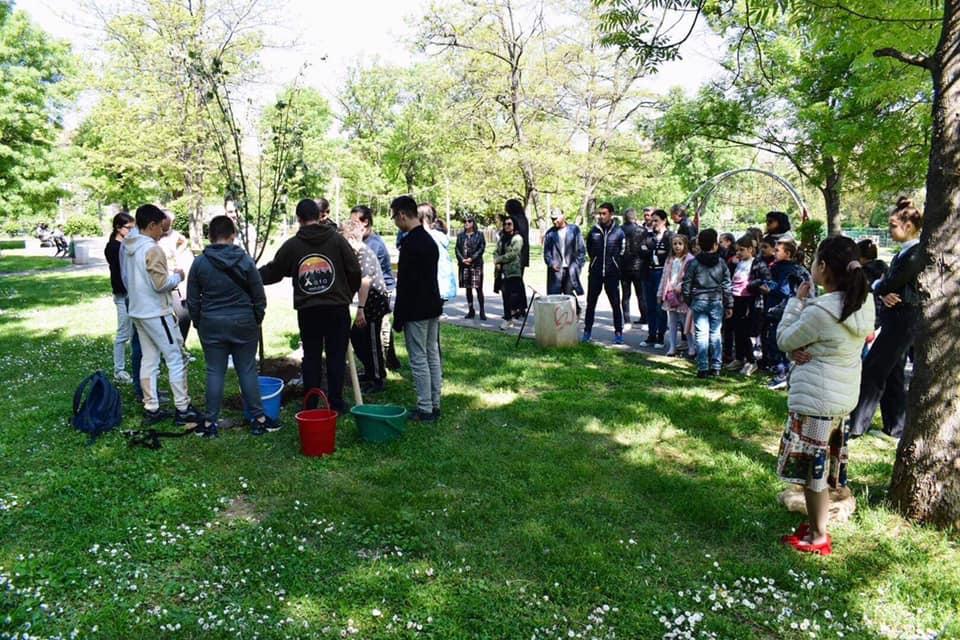 Ученици от столичното 48. ОУ „Йосиф Ковачев“ засадиха дървета в "Алжир
