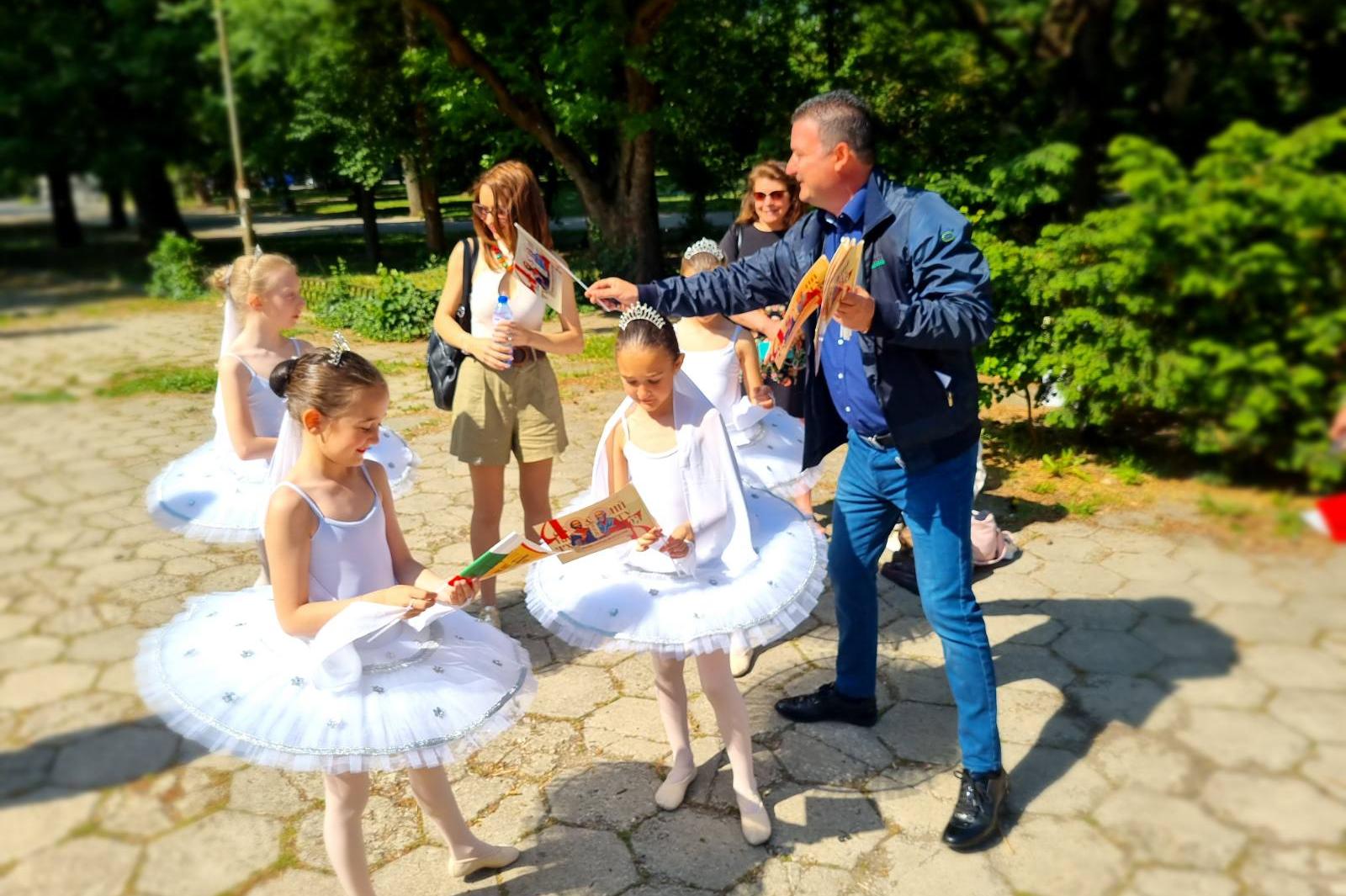Празнично: Музика и песни звучаха в парк „Заимов“ (СНИМКИ)