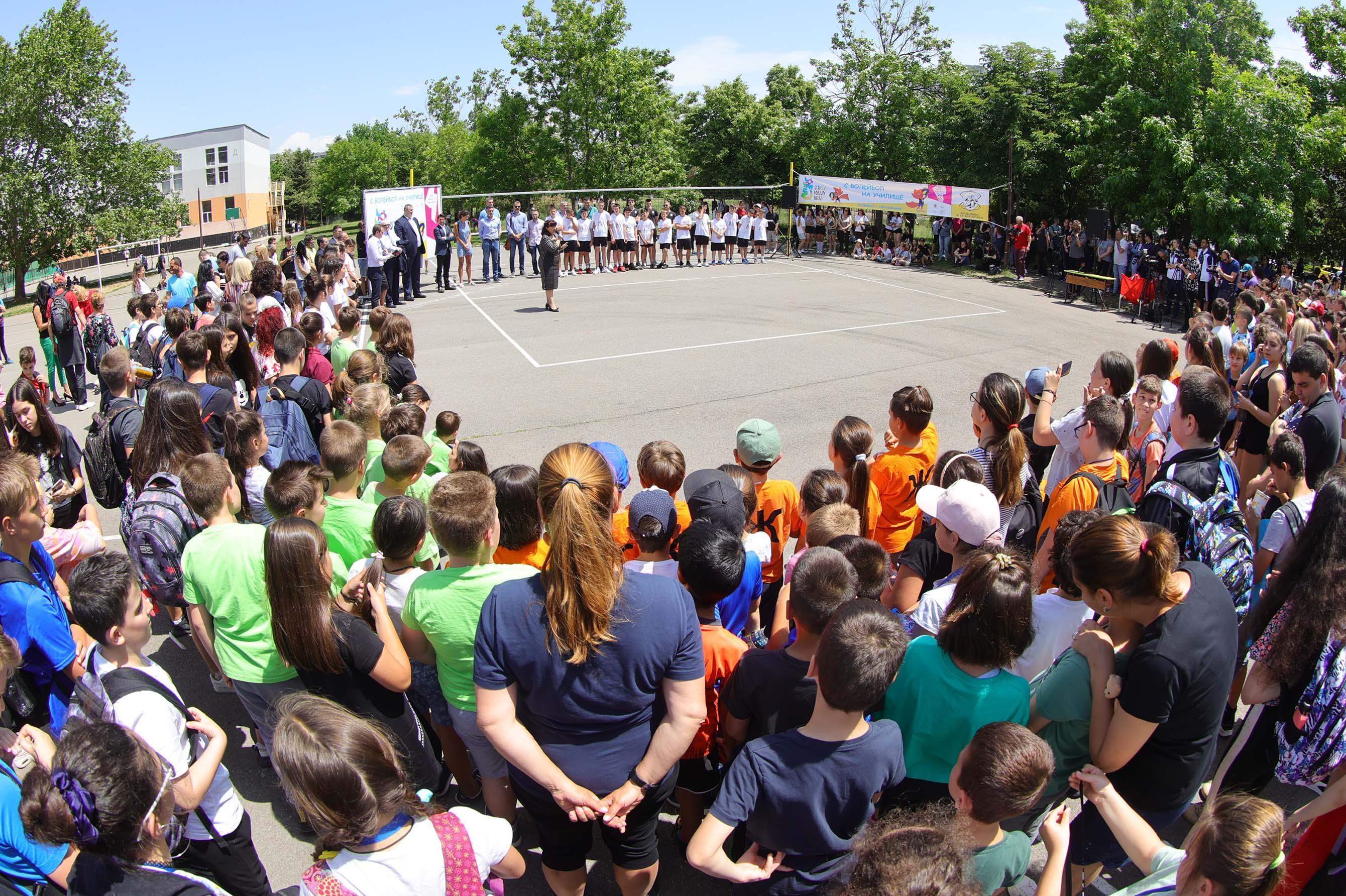 С голям празник стартира "С волейбол на училище" в столичното 81. СУ "Викто