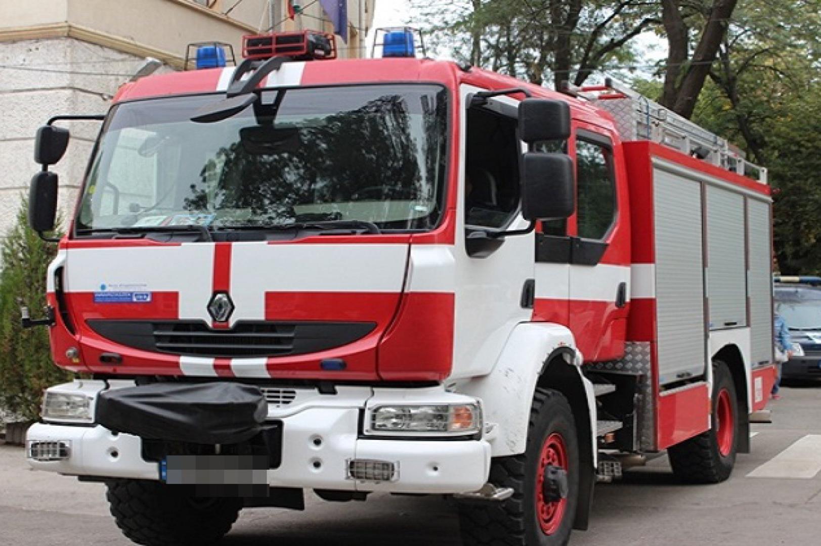 Жена загина при пожар в София, две деца са пострадали