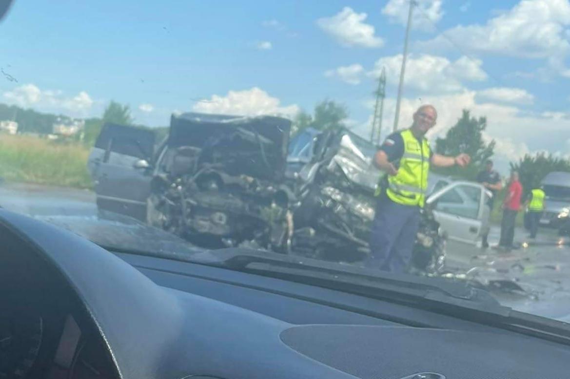Жестока катастрофа на „Ломско шосе“ в София, има пострадали (СНИМКИ/ВИДЕО)