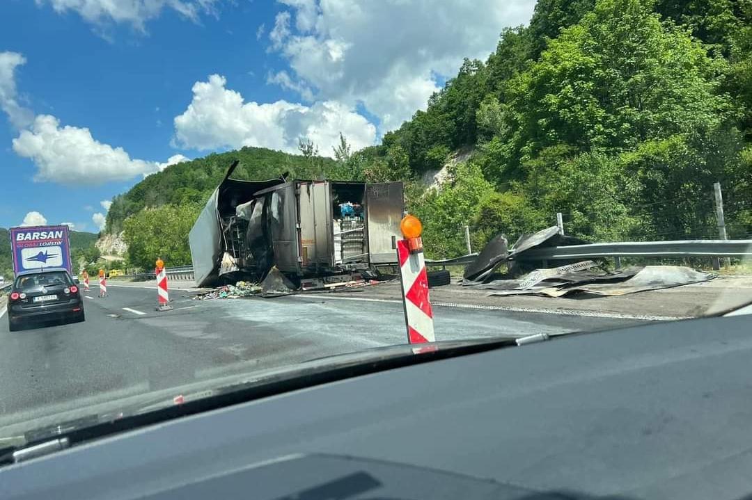 Камион катастрофира на 55 км по АМ „Тракия“ в посока София