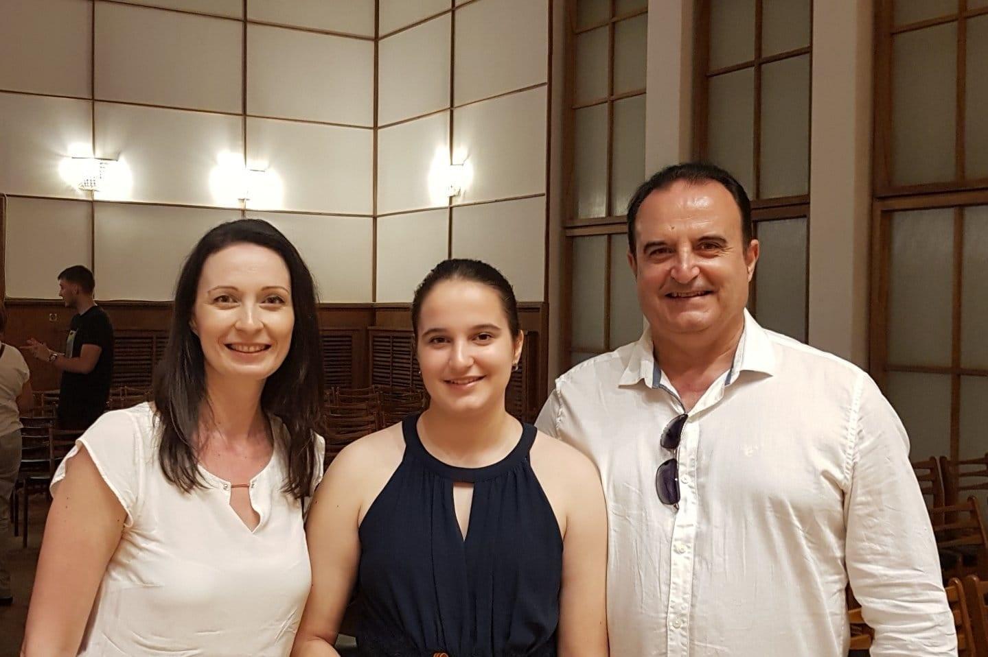 Дъщерята на Марио Николов блесна в концерт с батковци