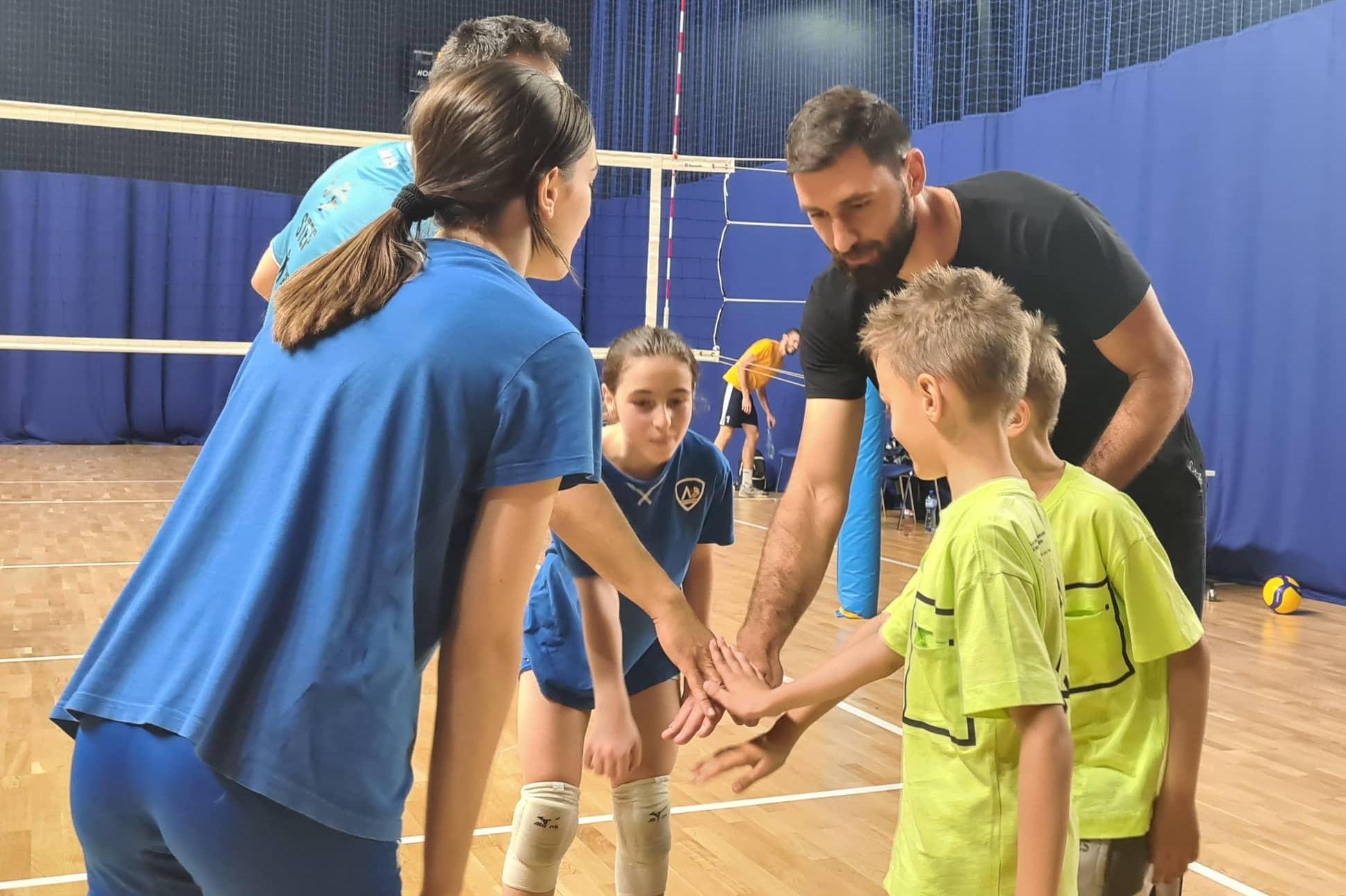 Цветан Соколов поигра благотворително волейбол със синовете си (СНИМКИ)