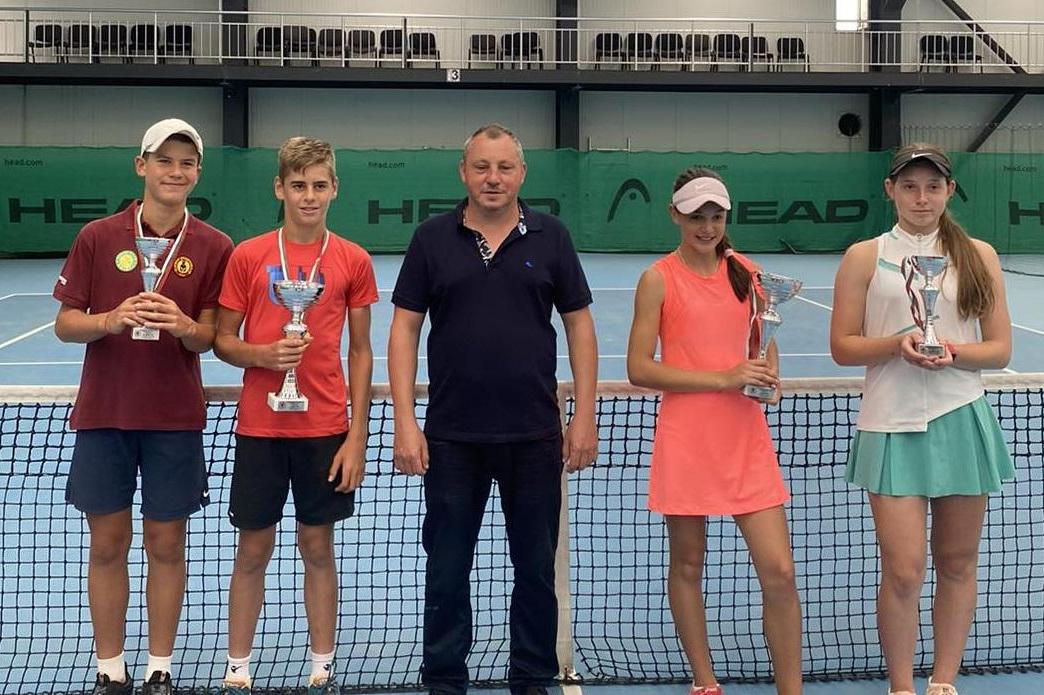 Тенисисти от София с титли на Държавното първенство до 14 години