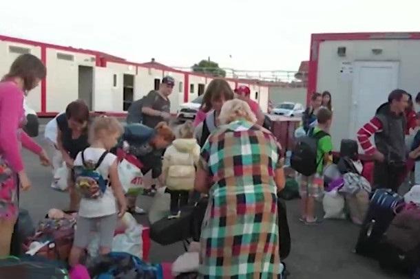 Извозват последните бежанци от Елхово към София, Пампорово и Павел баня