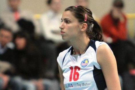 Волейболистката Елица Василева подкрепи "Предизвикай се с кауза" в зала "Ле