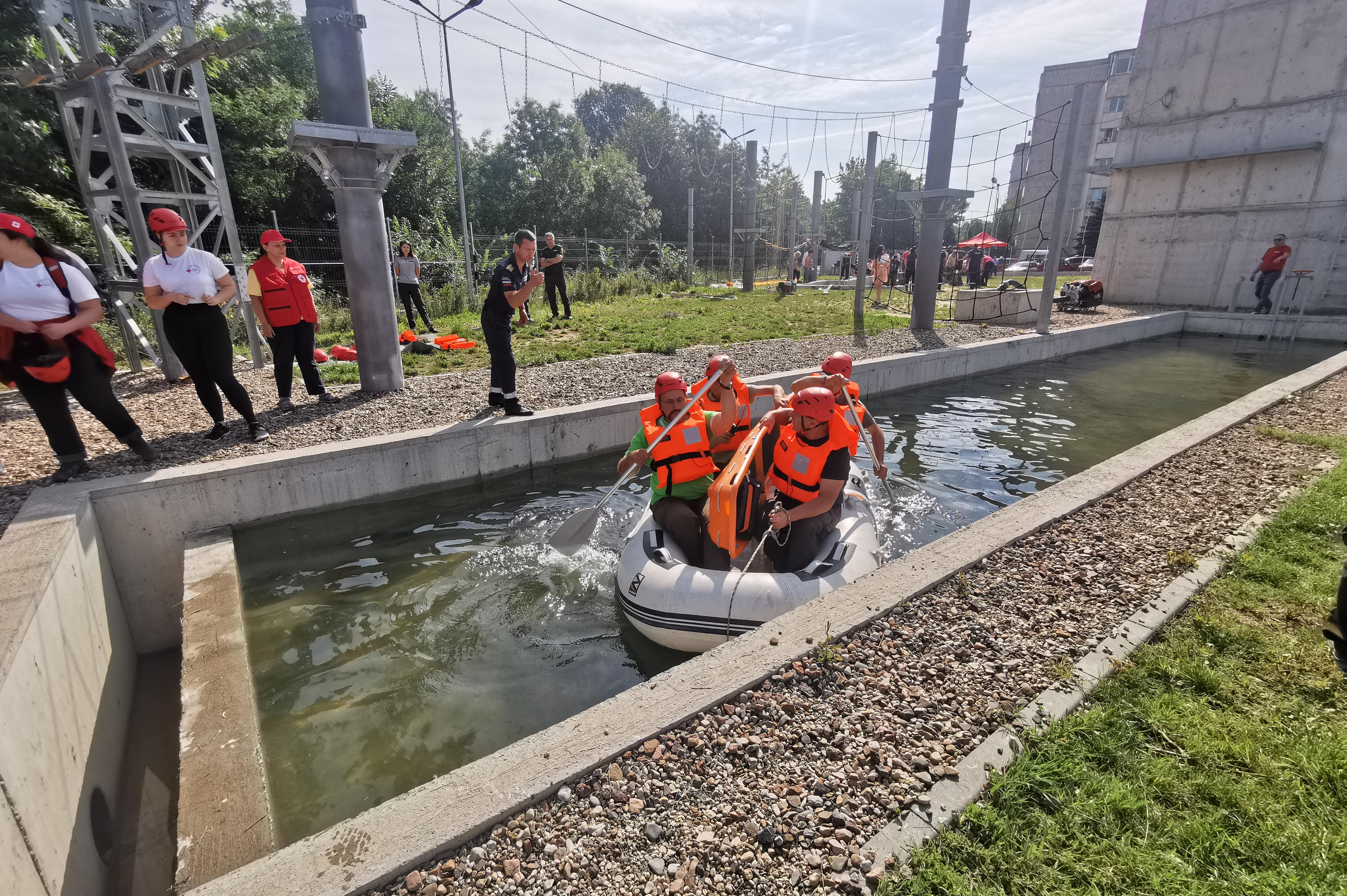 Малки и големи участваха в учение за действия при наводнение в София (СНИМК