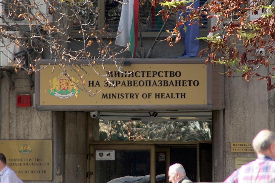 На изпроводяк: Асена Сербезова с мащабни проверки тече в болниците в София