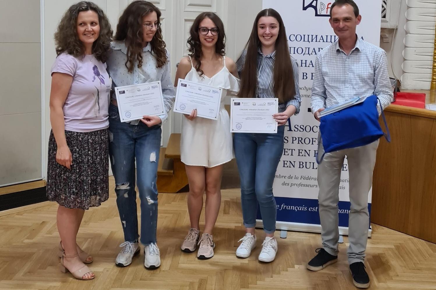 Браво! Ученици от София с награди от конкурс по писане на френски език