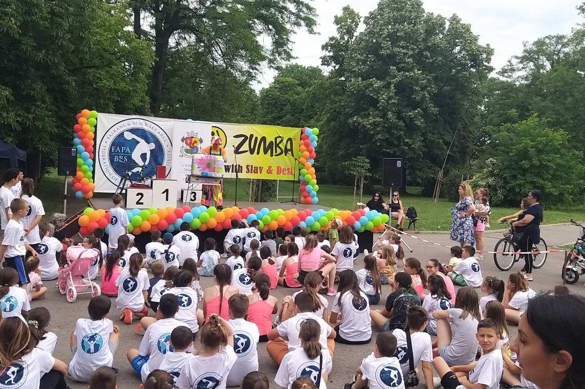 Стотици деца се включиха във фестивала „Вие сте част от нас“ (СНИМКИ)