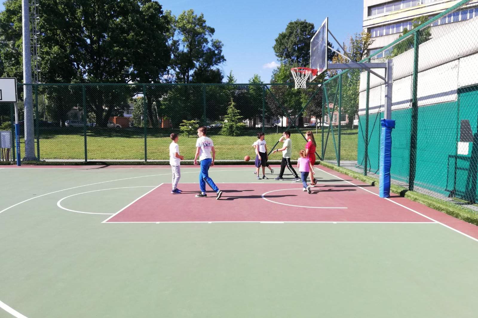 Над 1000 ученици спортуват с Програма „Ваканция“ в София