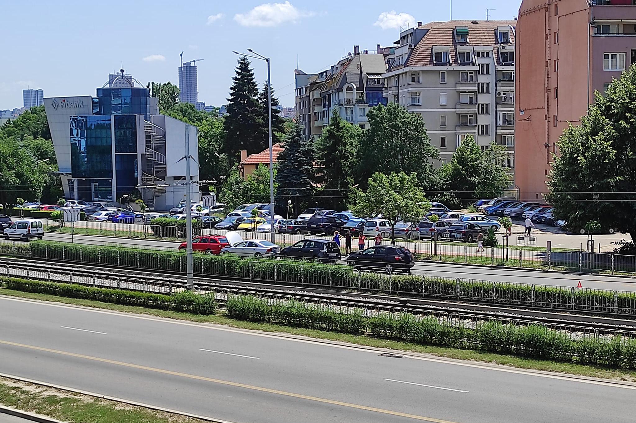 Дистанция: 4 коли се нанизаха във верижна катастрофа на бул. България