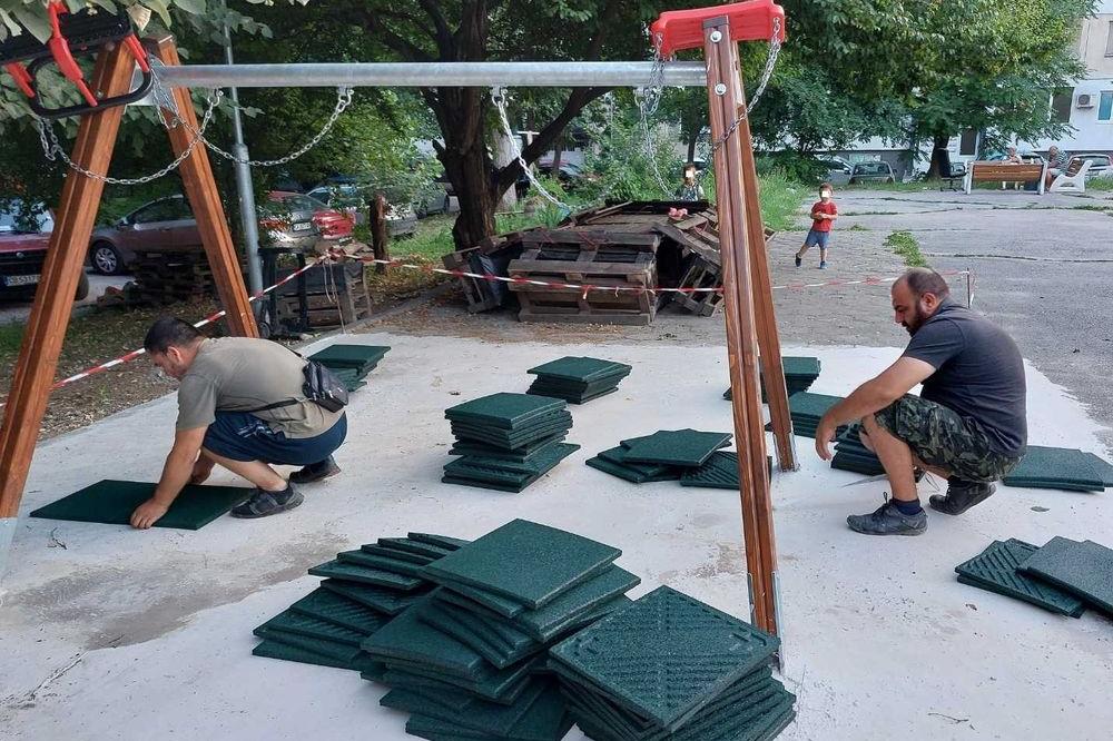 Ремонтират детските площадки в район Студентски (СНИМКИ)