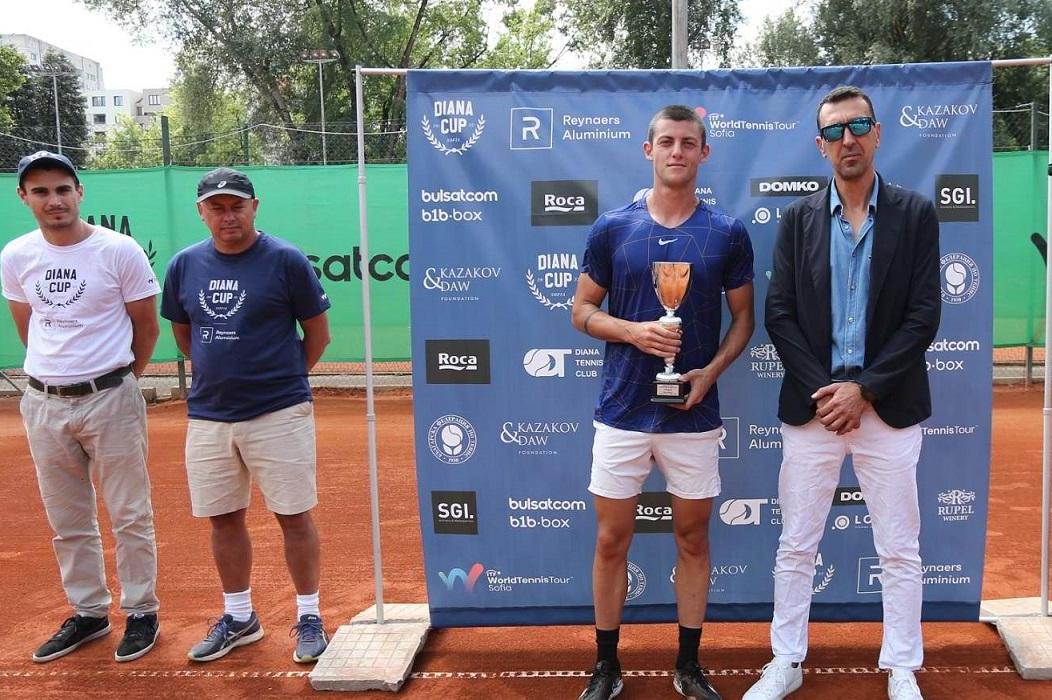 Александър Лазаров триумфира на тенис турнира от ITF в София