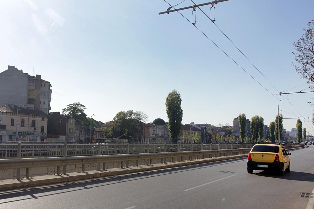 Затварят транспортните подлези на Лъвов мост и "Д. Николаев" за миене