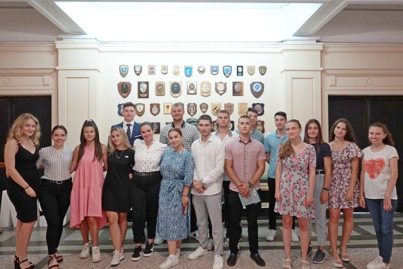 18 младежи ще учат безплатно за военни лекари във ВМА София