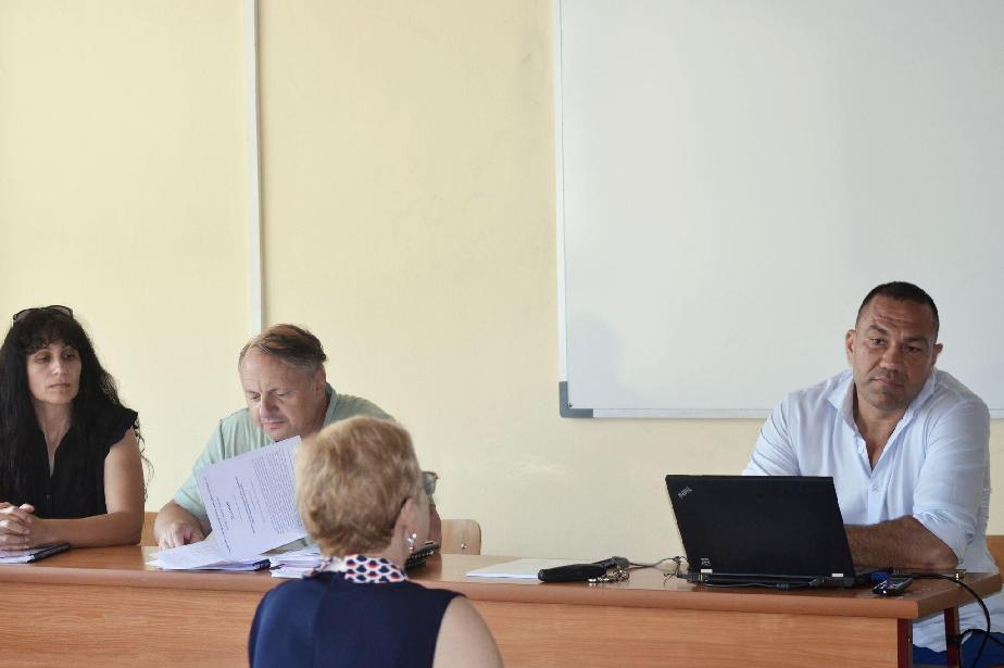 Кубрат Пулев завърши магистратура „Политика и бизнес“ в УНСС