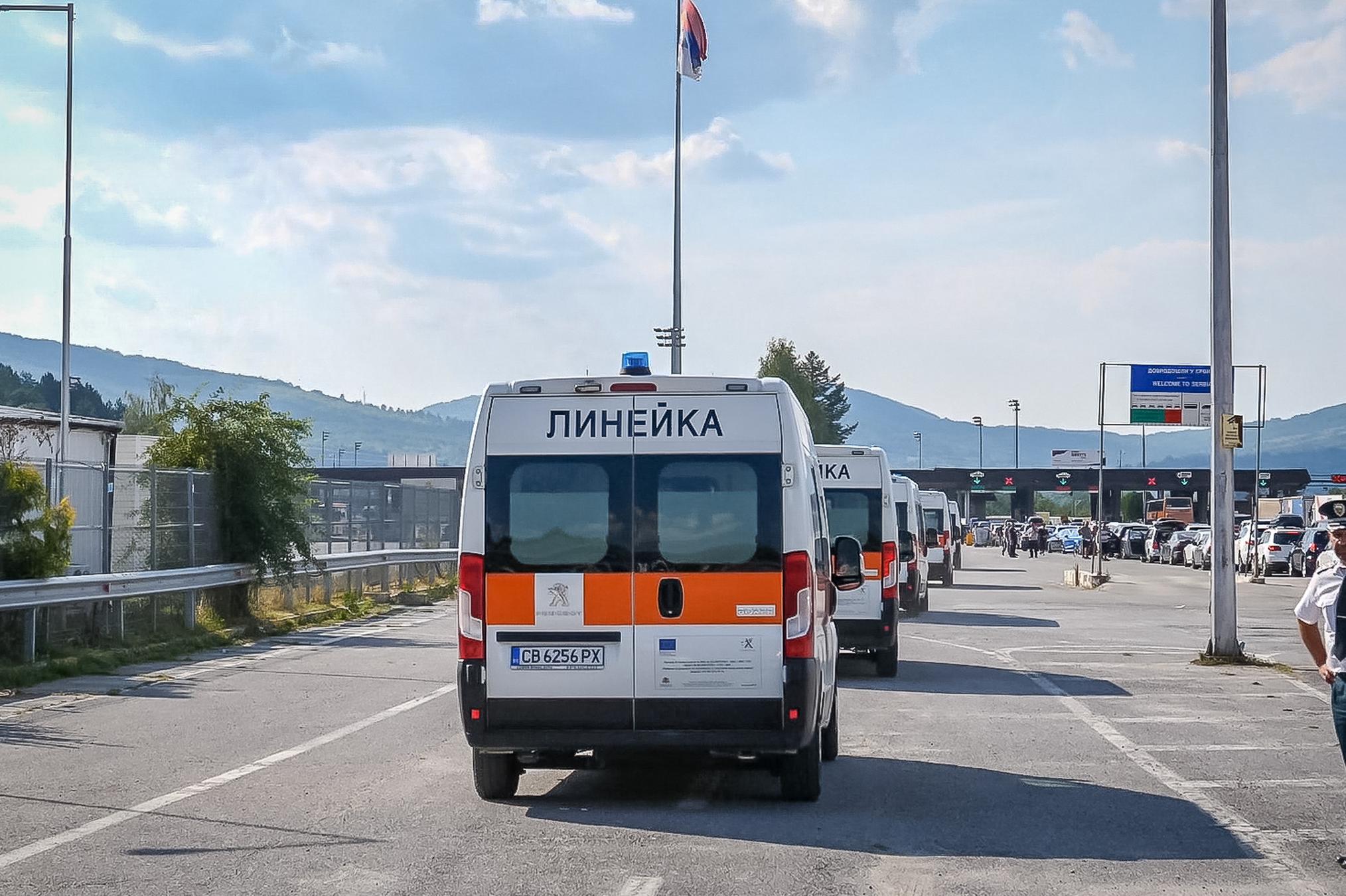 Пет линейки откараха седем сръбски деца на родна земя (СНИМКИ)