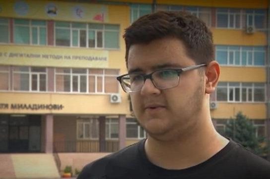 17-годишно момче от София не ходи на училище, за да се грижи за болната си 