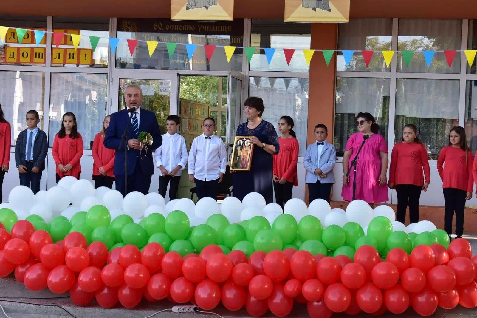 Служебният премиер и кметът на "Сердика" откриха учебната година в 60-о учи