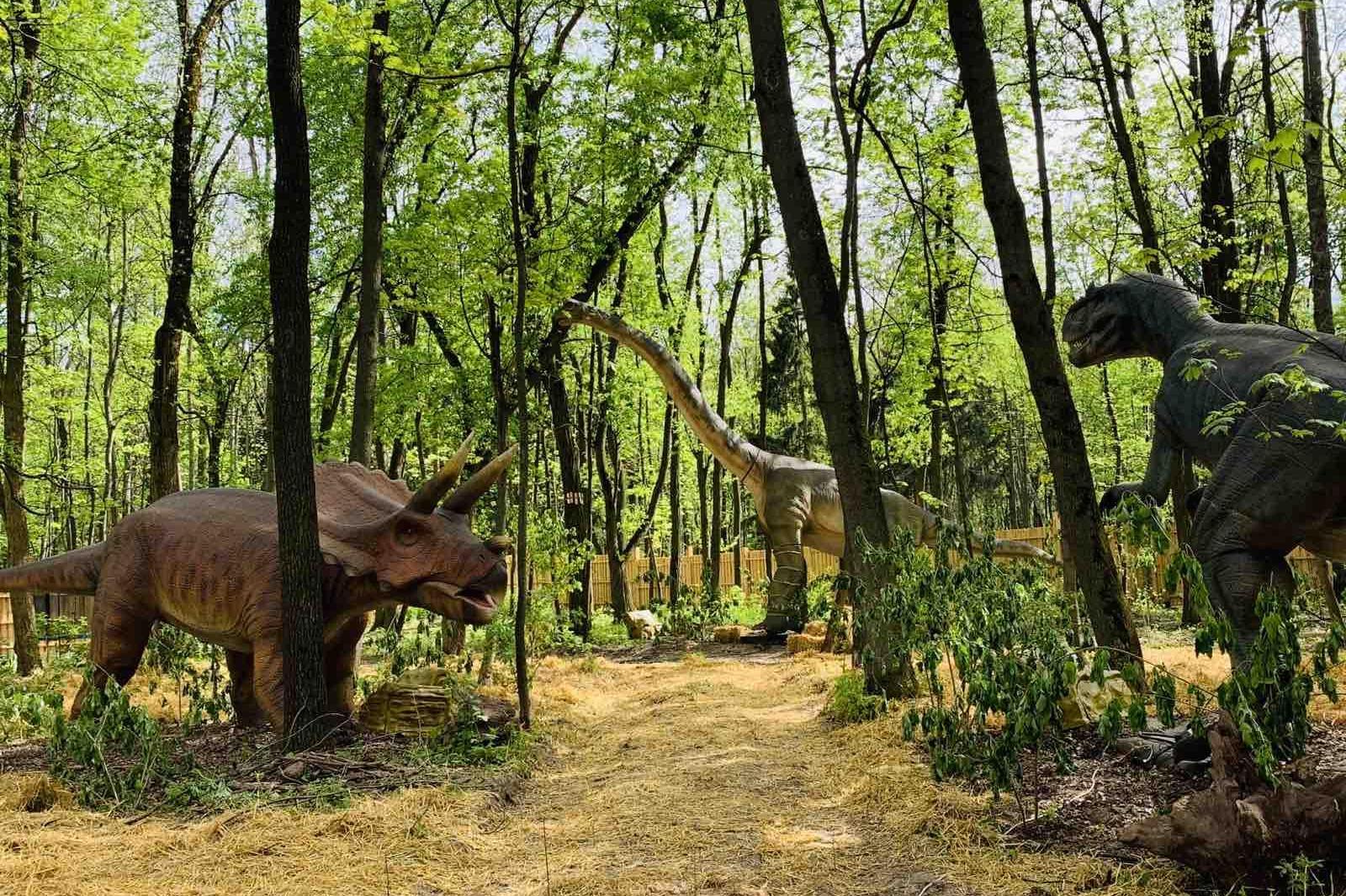 Динозаври пак влизат в парка на Военна академия в София, билетът е 15 лв.