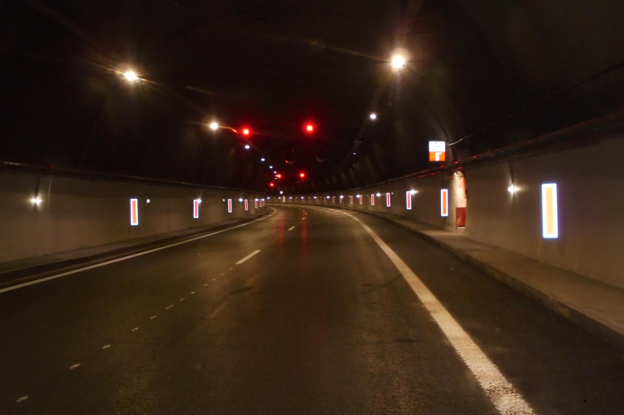 Отвориха за движение ремонтираната тръба на тунел „Ечемишка“  към София