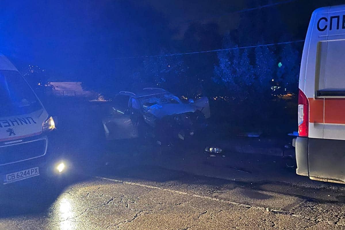 Пътник загина при удар на автомобил в ел.стълб при Богров
