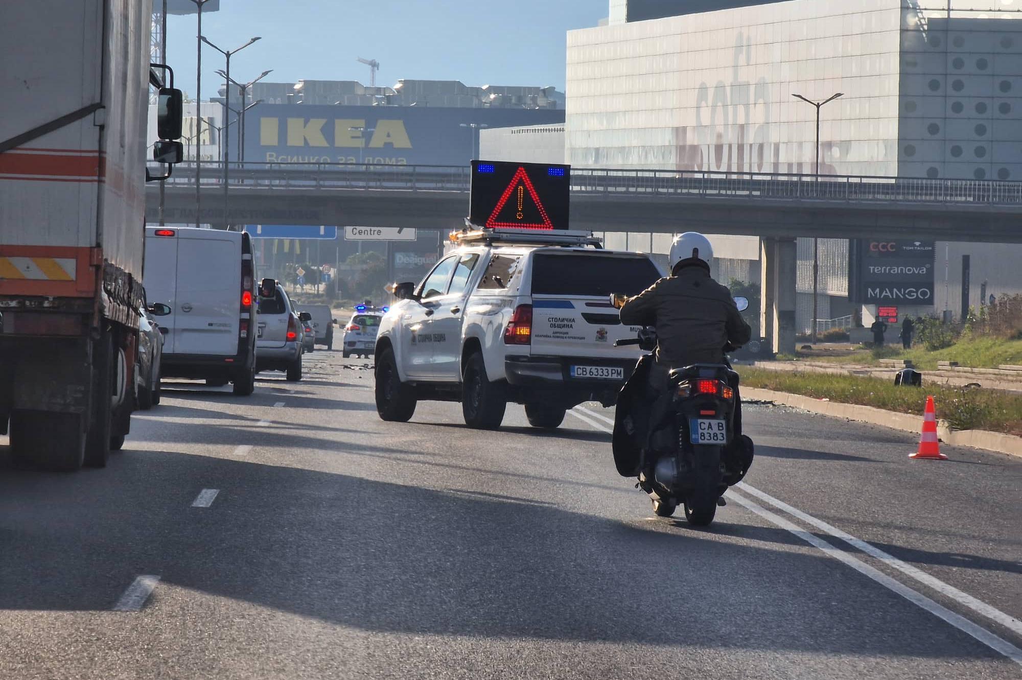 Катастрофата на Околовръстното в София: На 200 м от удара има части от коли