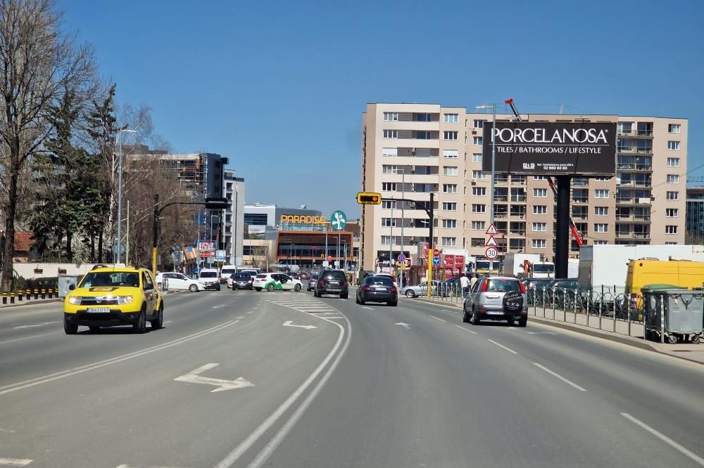 Само за 4 денонощия: Над 4000 коли преминали по бул. „Черни връх“ в София с