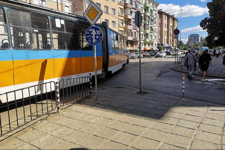Трамвай излезе от релсите на бул. "Скобелев"