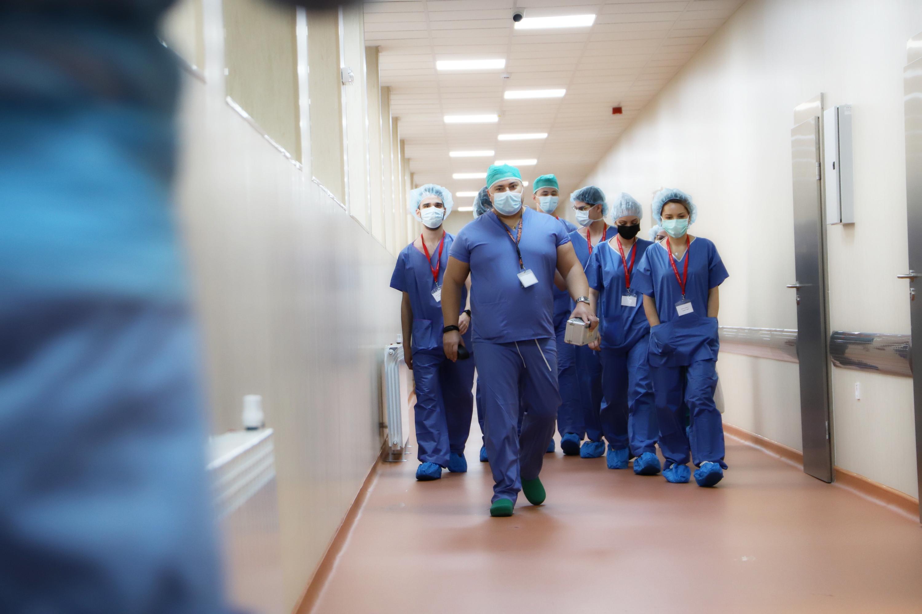 Румънски хирурзи черпиха опит от колеги във ВМА-София (СНИМКИ)