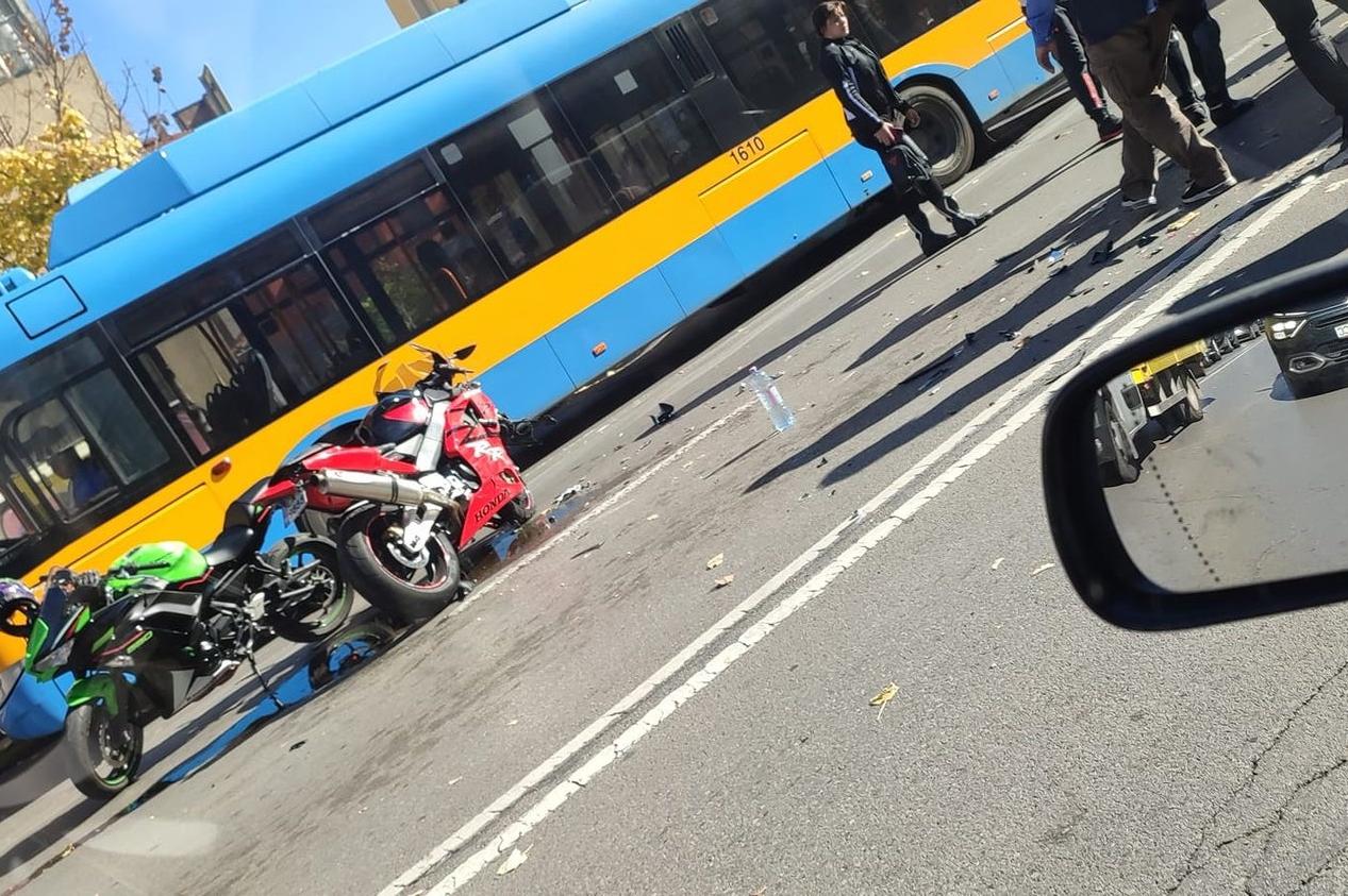 Катастрофа с мотористи на столичния бул. „Васил Левски“