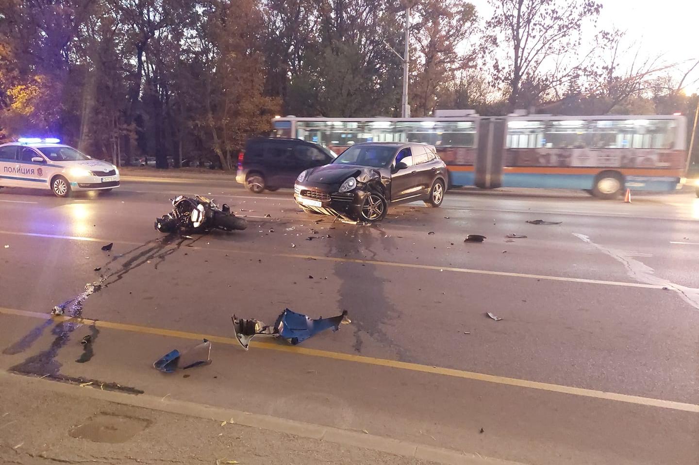 Катастрофа с моторист на бул. „Сливница“ в София, има задръстване