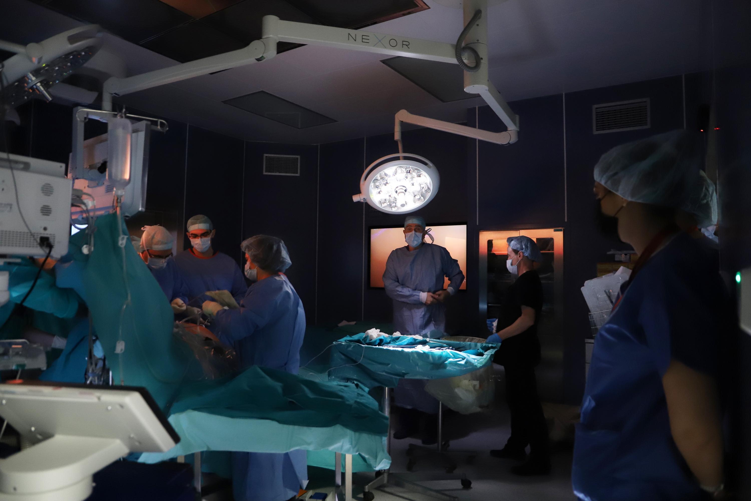 Румънски хирурзи черпиха опит от колеги във ВМА-София (СНИМКИ)