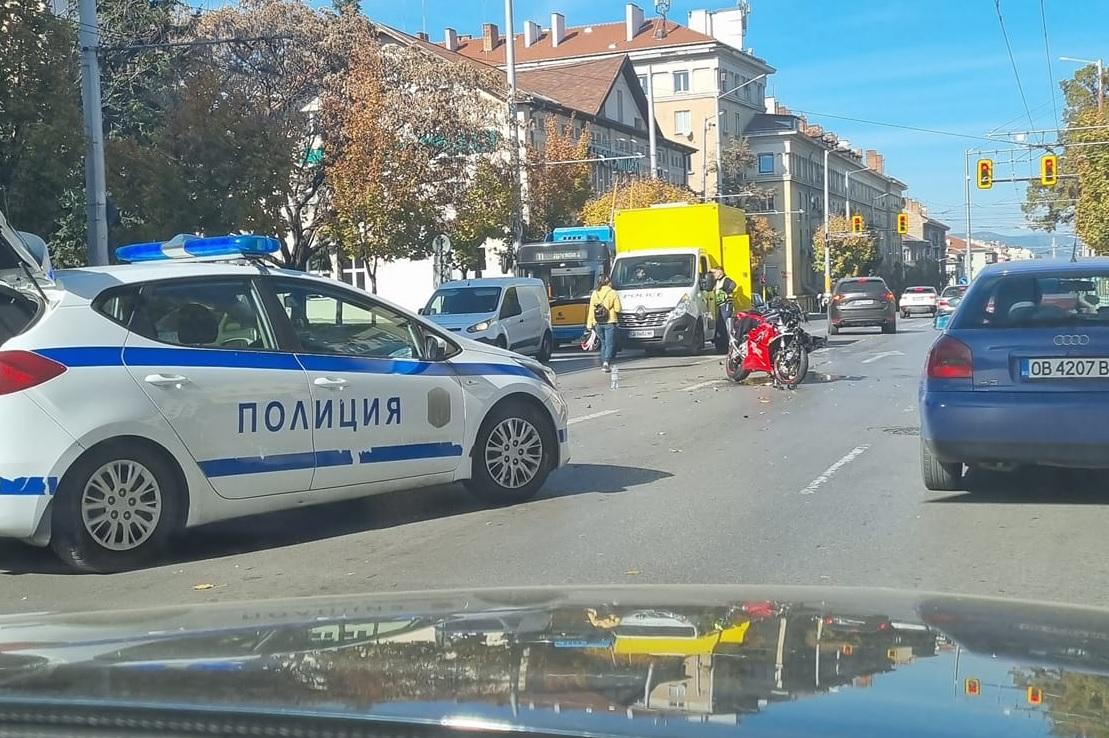 Катастрофа с мотористи на столичния бул. „Васил Левски“