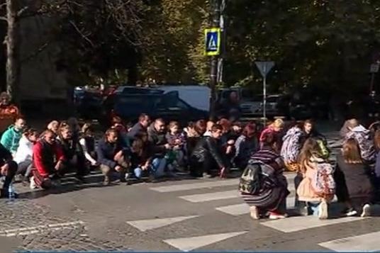 Софиянци се събраха на протест в памет на убитата от бус Виктория
