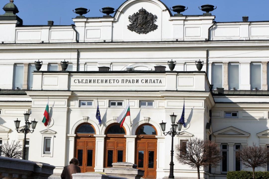 Общински съветник от София: Да има тестове за алкохол и наркотици в Парламе
