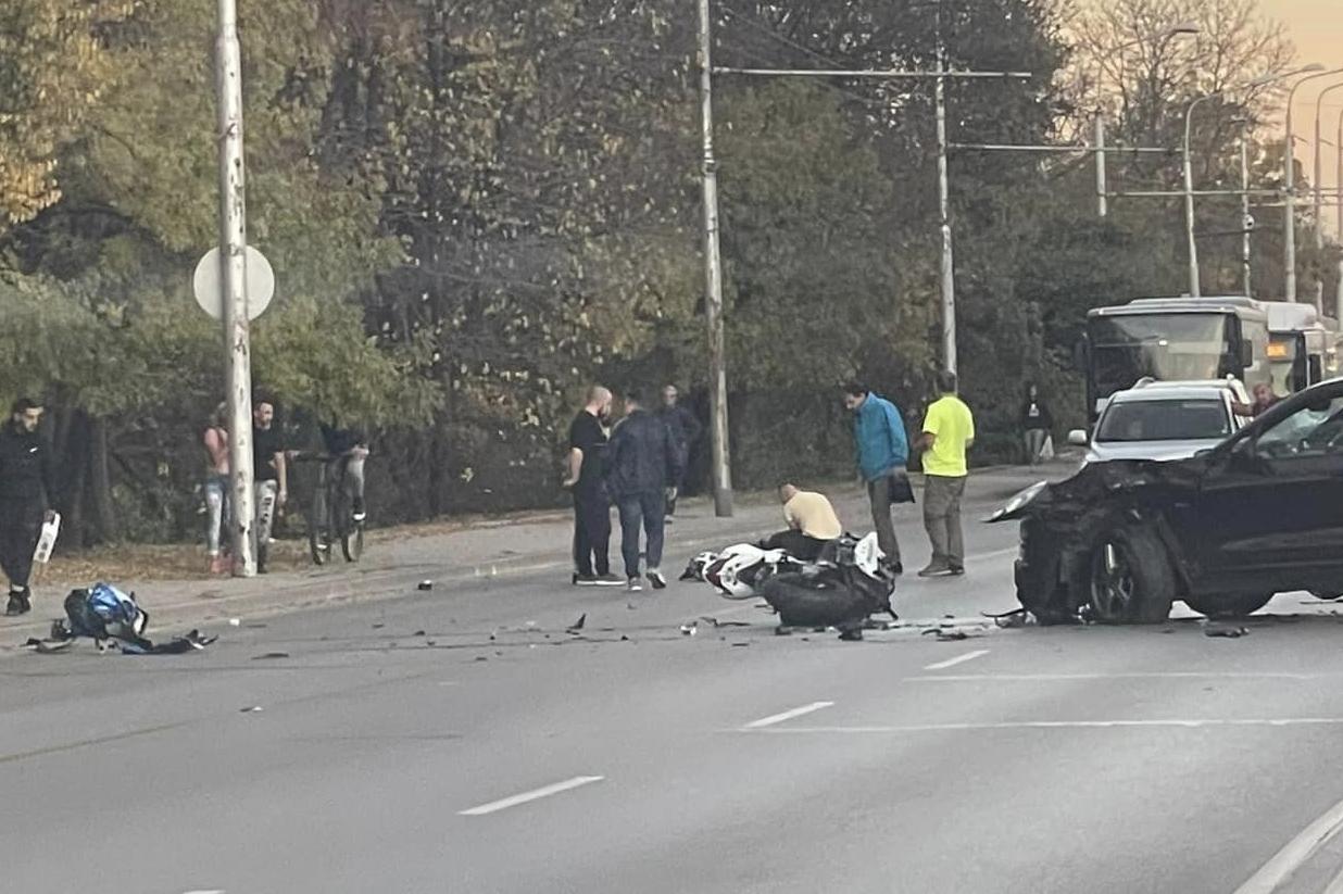 Катастрофа с моторист на бул. „Сливница“ в София, има задръстване