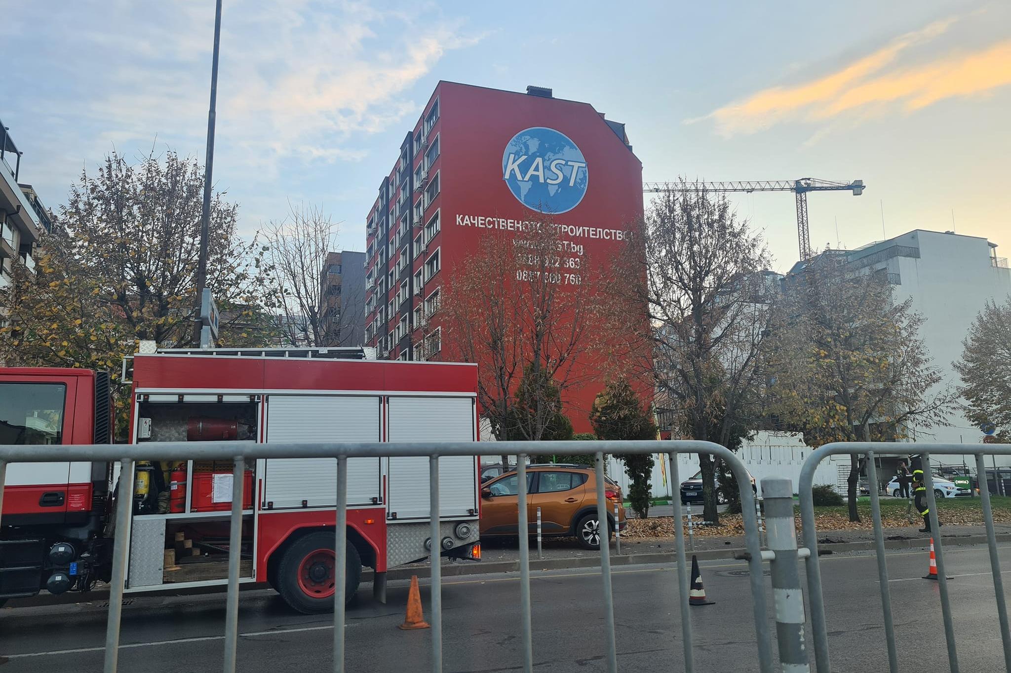 Линейка и пожарна на бул. „Т. Александров“ заради катастрофа