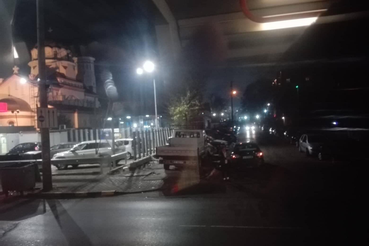 Трамвай и лека кола се удариха леко на ул. „Татарли“ в София