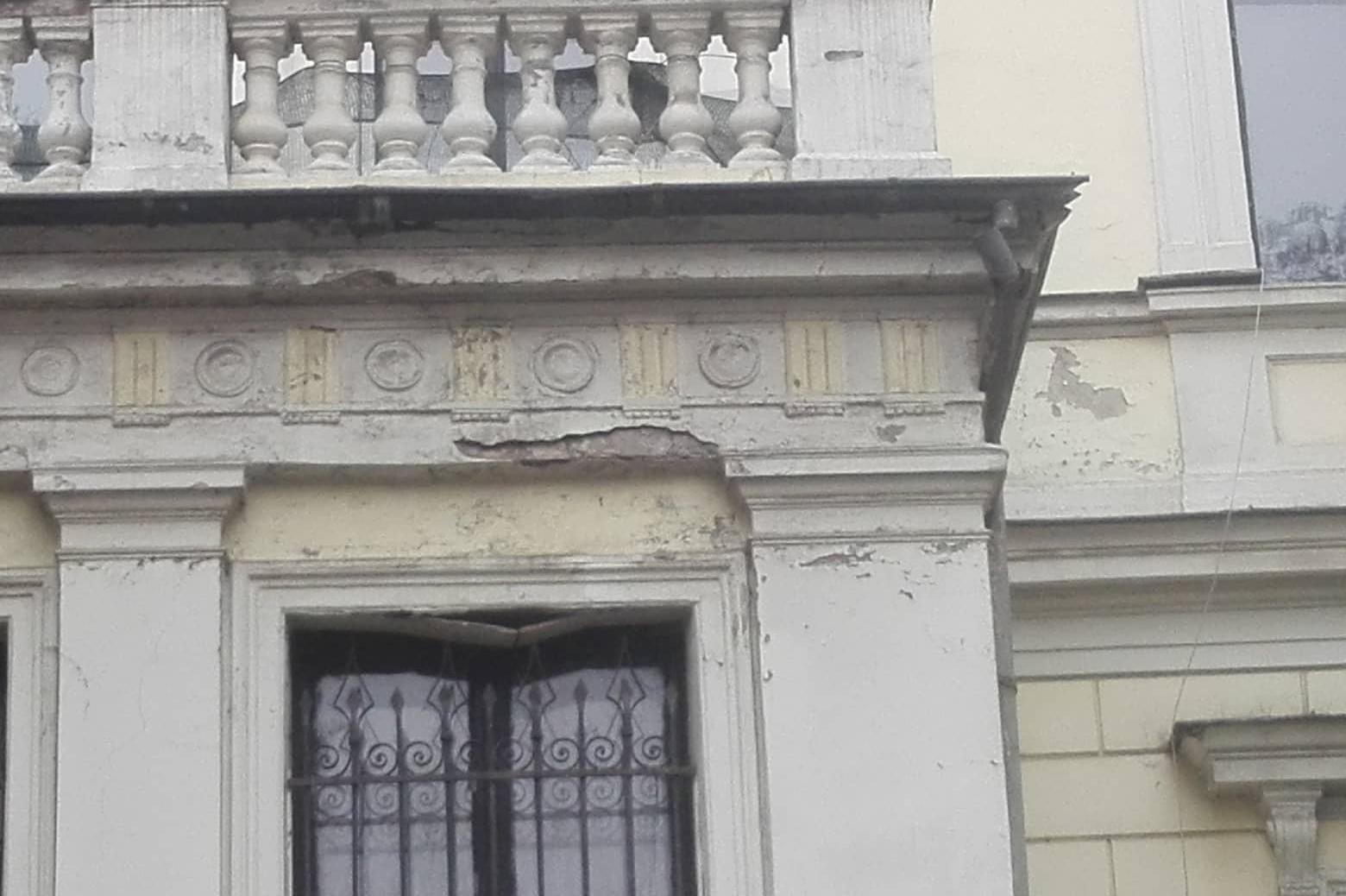 Сградата на Нотариата на "Патриарха" се руши, опасна е заради падащи парчет