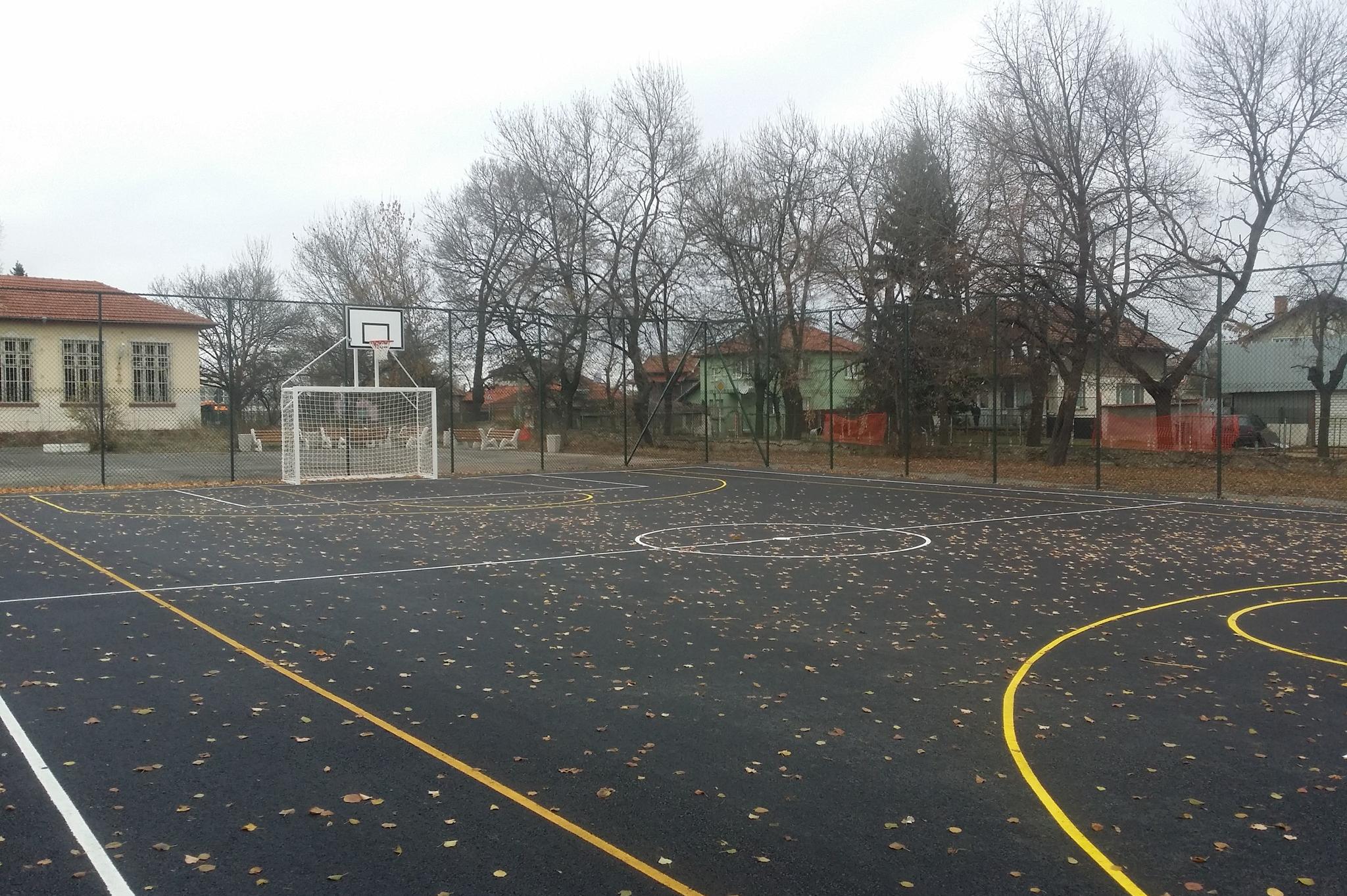 Ремонтирани площадки в район Искър чакат спортуващи