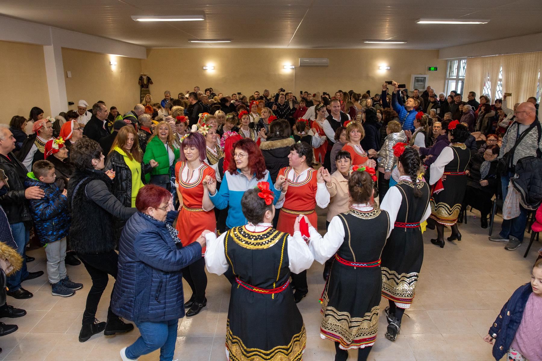 Майстори на традиционната българска баница мериха сили в с. Башла (СНИМКИ)