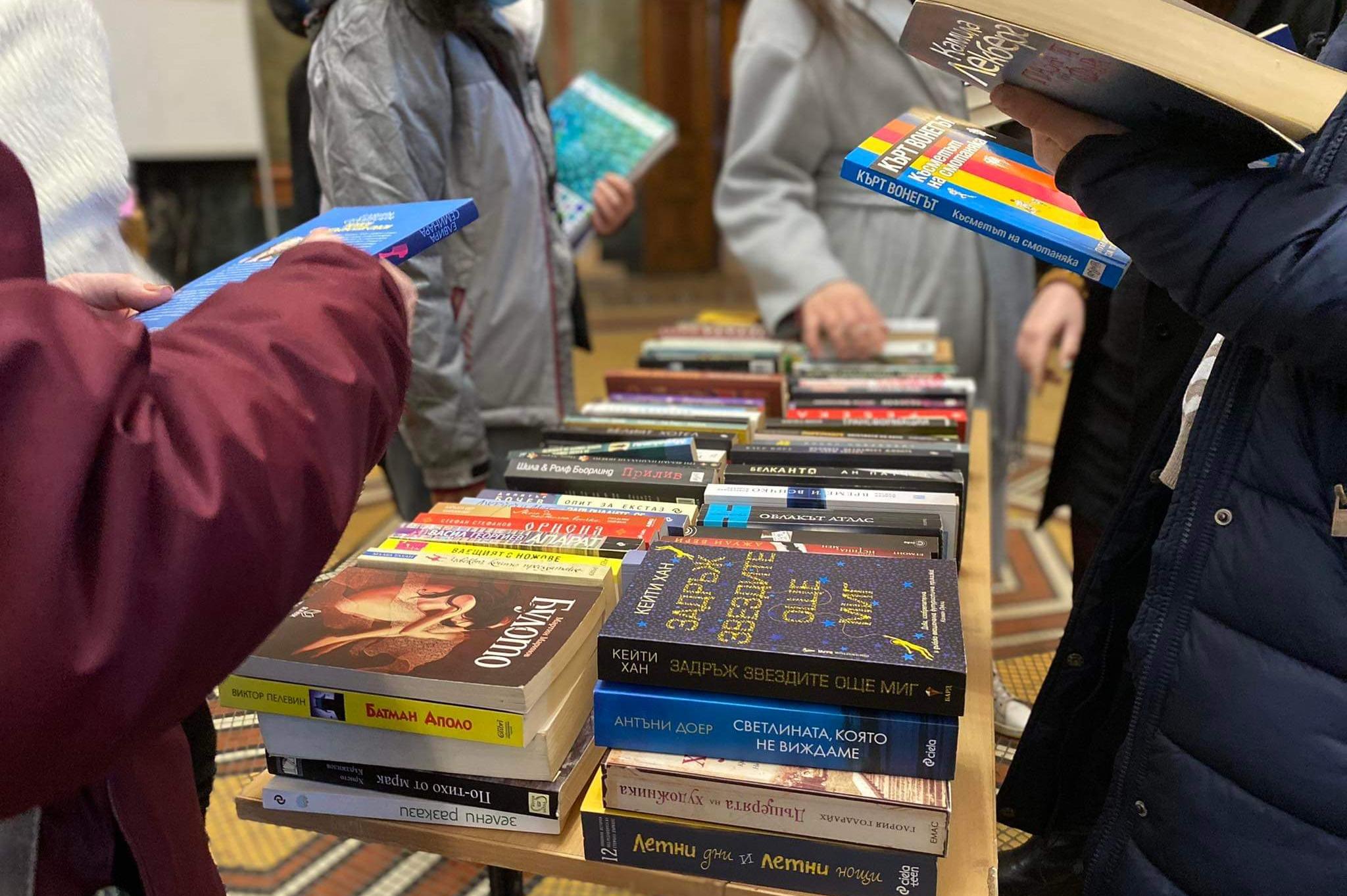 Софийски студенти организират книжен базар в подкрепа на Българската Коледа