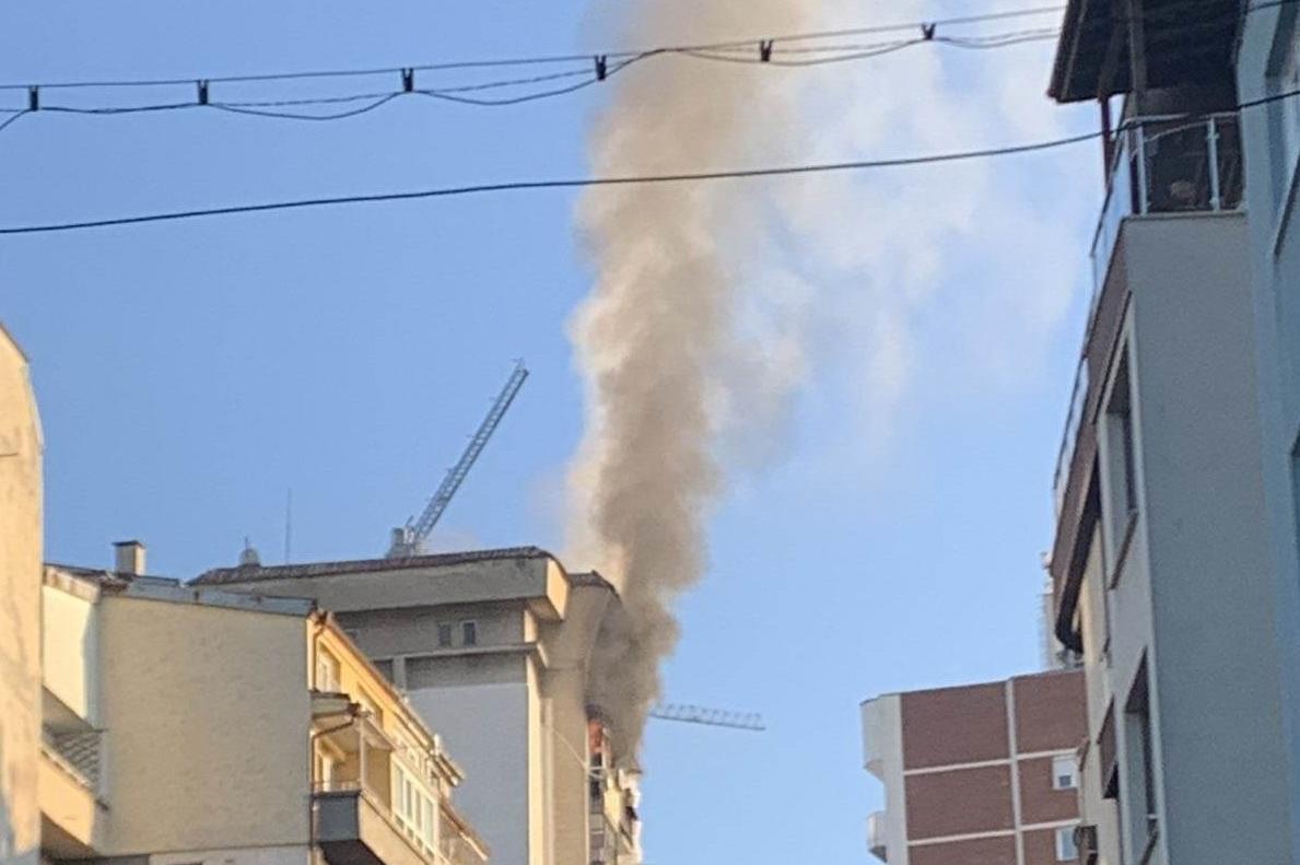 Запали се жилищна кооперация на ул. Д. Хаджикоцев" в столичния Лозенец