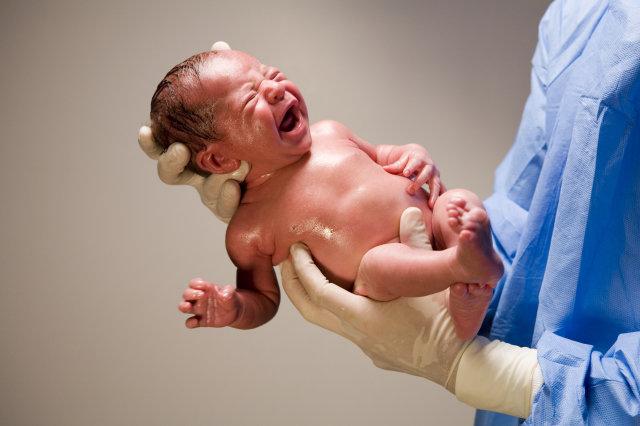Директорът на АГ "Шейново": Бебета са разменени при първото носене на майки